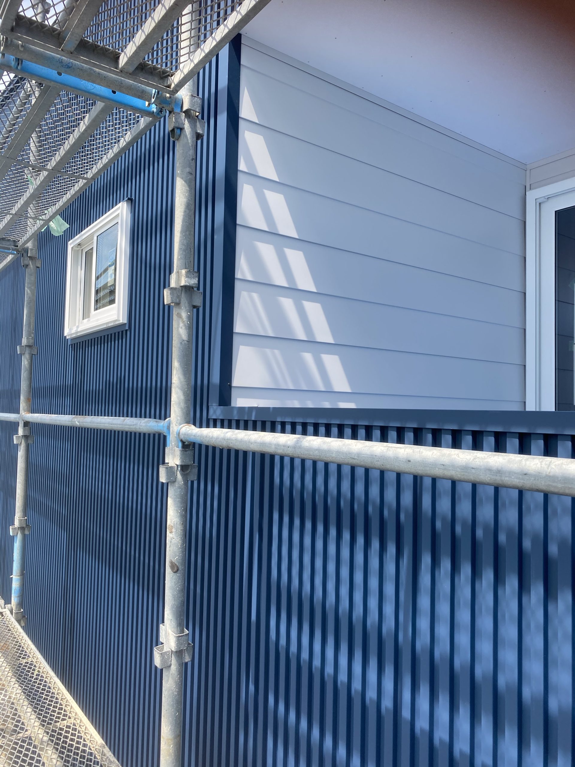 外壁貼ってます。