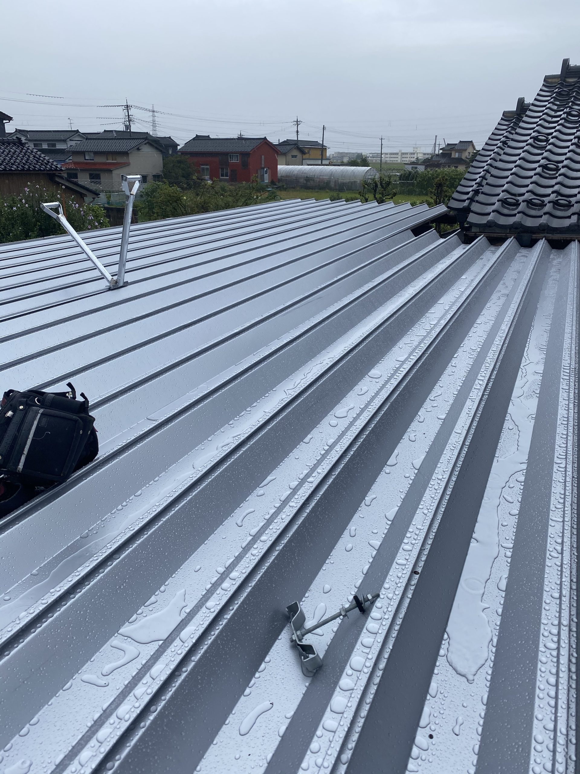 車庫　セッパン屋根貼り替え